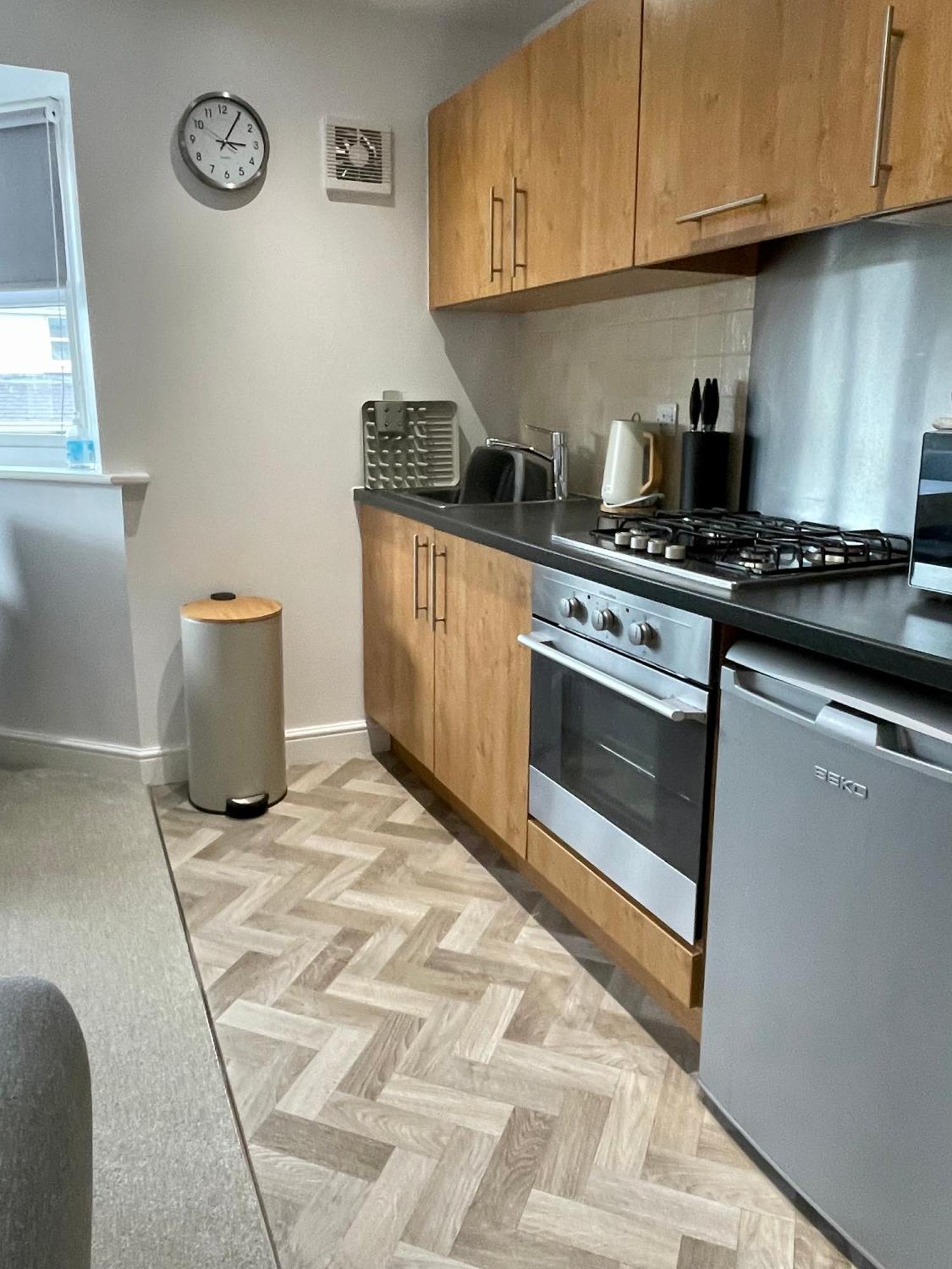 Compact Modern Apartment Single Person Or Couple Only Bangor  Exterior photo
